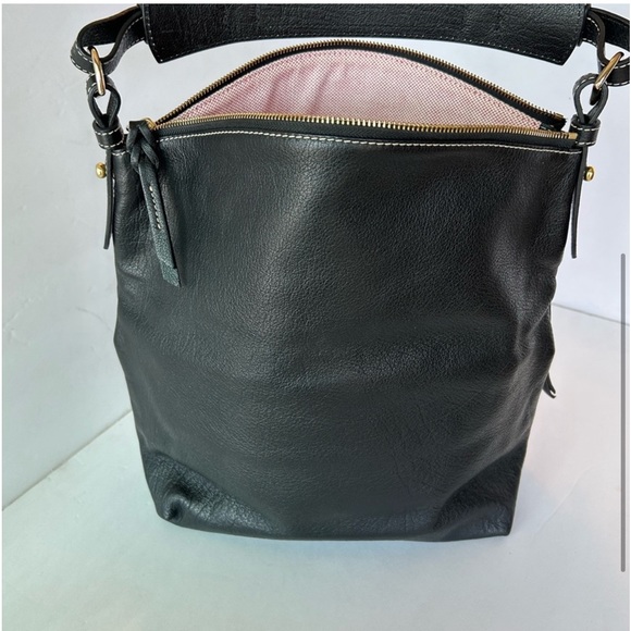 Dooney and Bourke, Black Pebbled Leather, Large Shoulder Bag With Gold Hardware - Picture 3 of 9